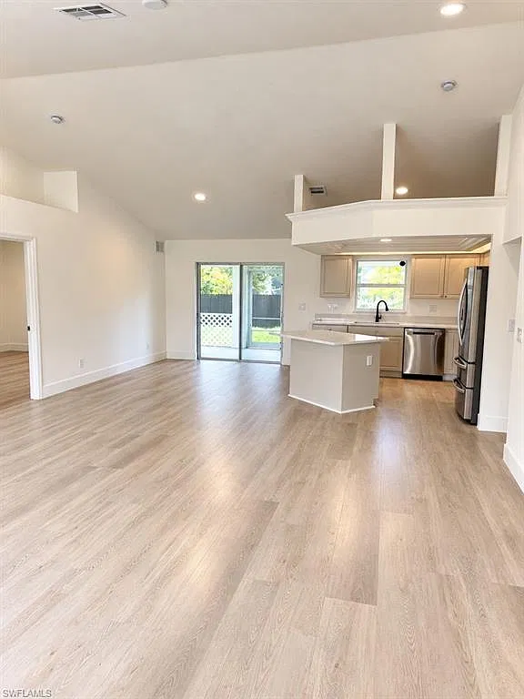 4 bed, 2.0 bath, 1712 sqft, $1,800 — Photo 3