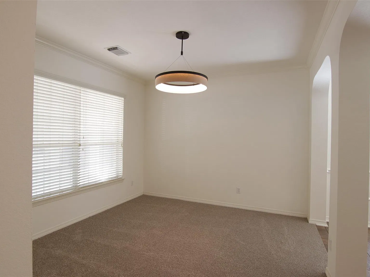 4 bed, 2.5 bath, 2976 sqft, $2,695 — Photo 4