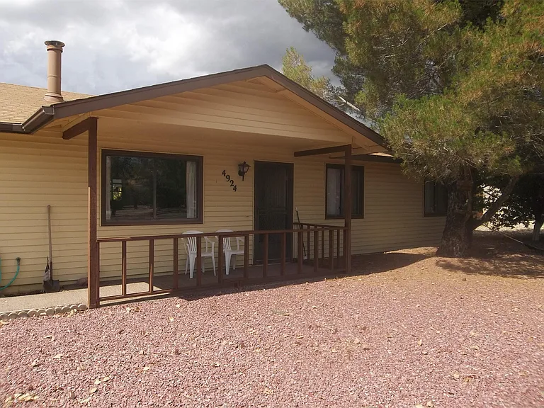4924 N Spring Dr — Photo 1