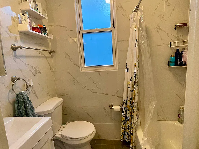 22-70 41st St #2R — Photo 8