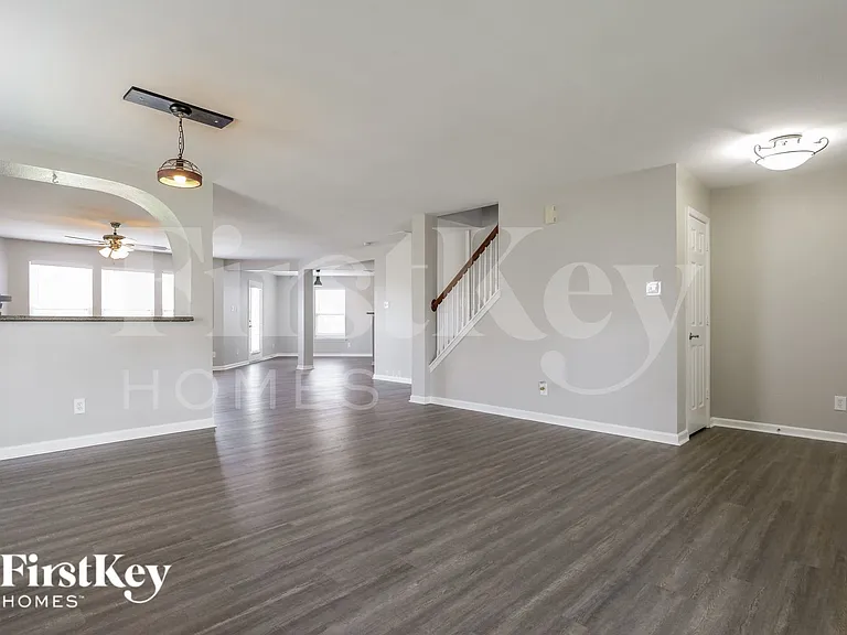 332 Zander Woods Ct — Photo 3