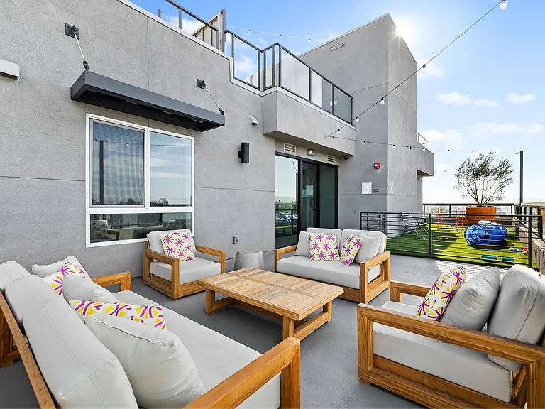 MODERNO Axis Luxury Living — Photo 22