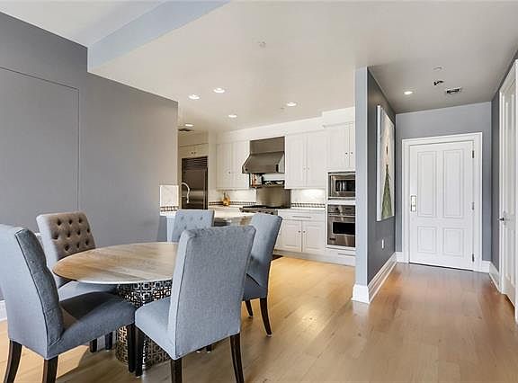 5th image of 625 Saint Charles Ave #Phc