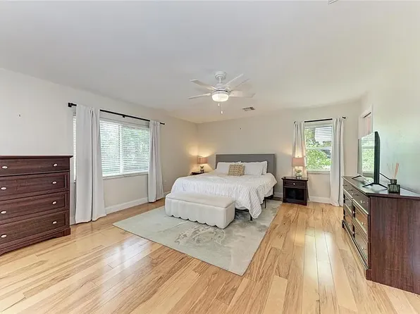 5507 Contento Dr, Sarasota, FL 34242