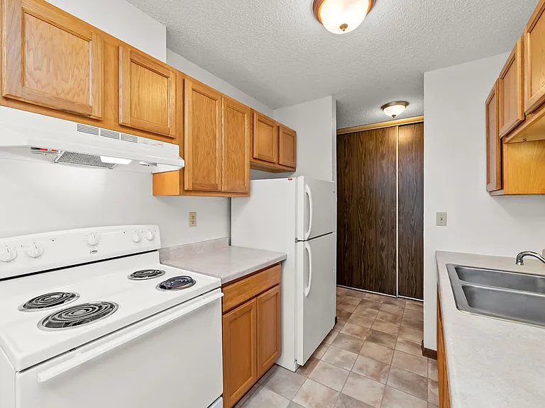 Westview Apartments — Photo 10