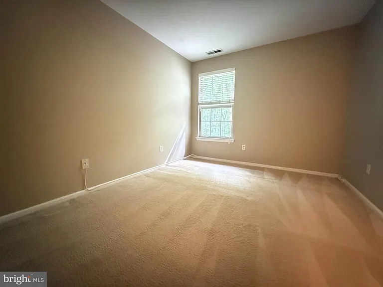 3705 Waltham Ct — Photo 10