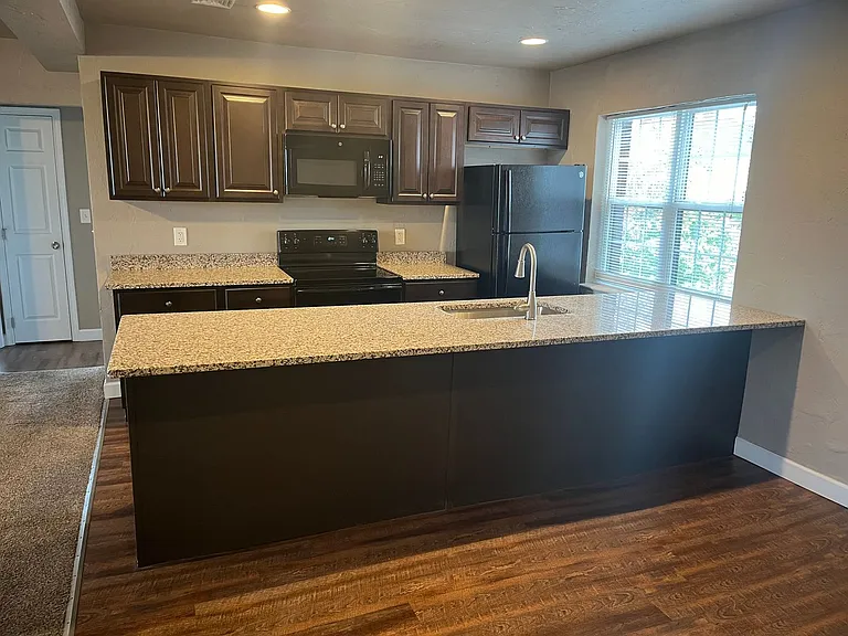 Elm Terrace Apartments — Photo 9