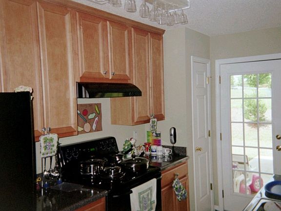 Upgraded Kitchen & appliance