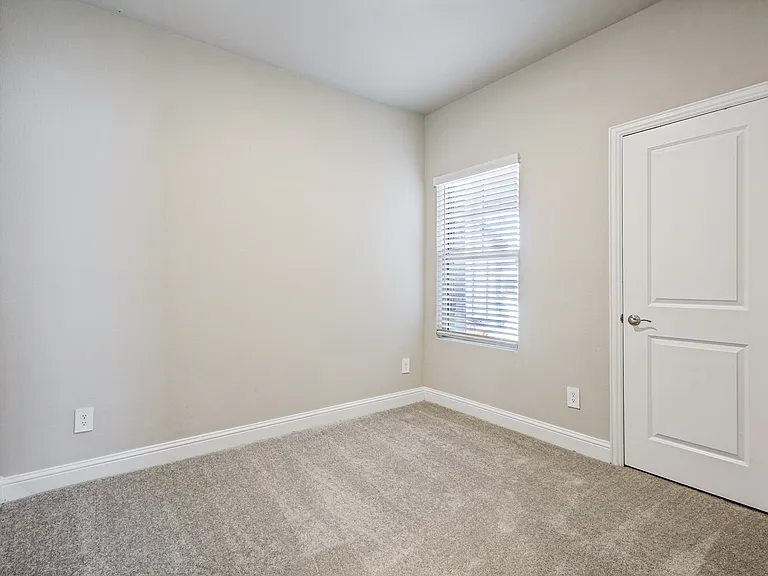 801 McKenna Dr — Photo 12