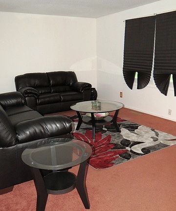 4th image of 1215 Peacock Ln