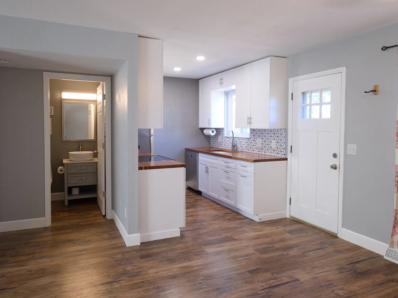 3 bed, 1.5 bath, 1197 sqft, $2,250 — Photo 3