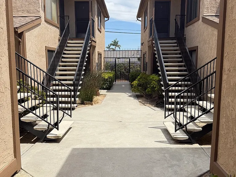 4455 Cherokee Ave #7 — Photo 14