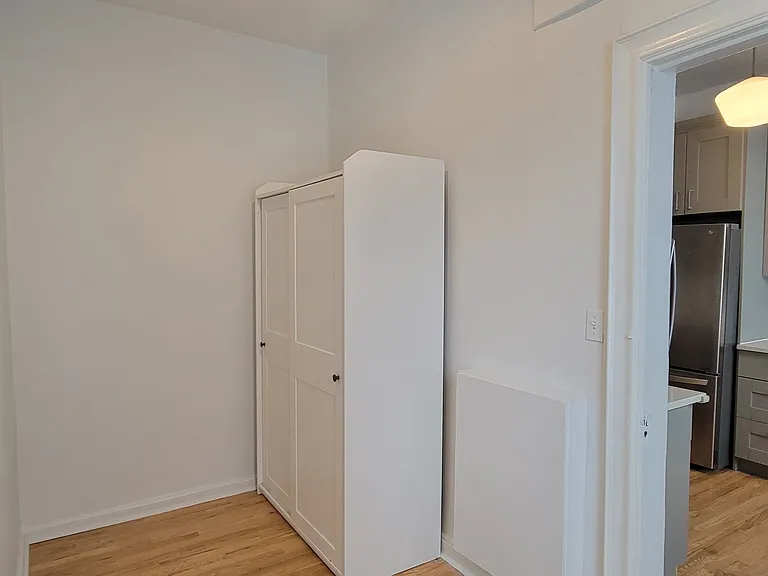 570 5th St #3 — Photo 6