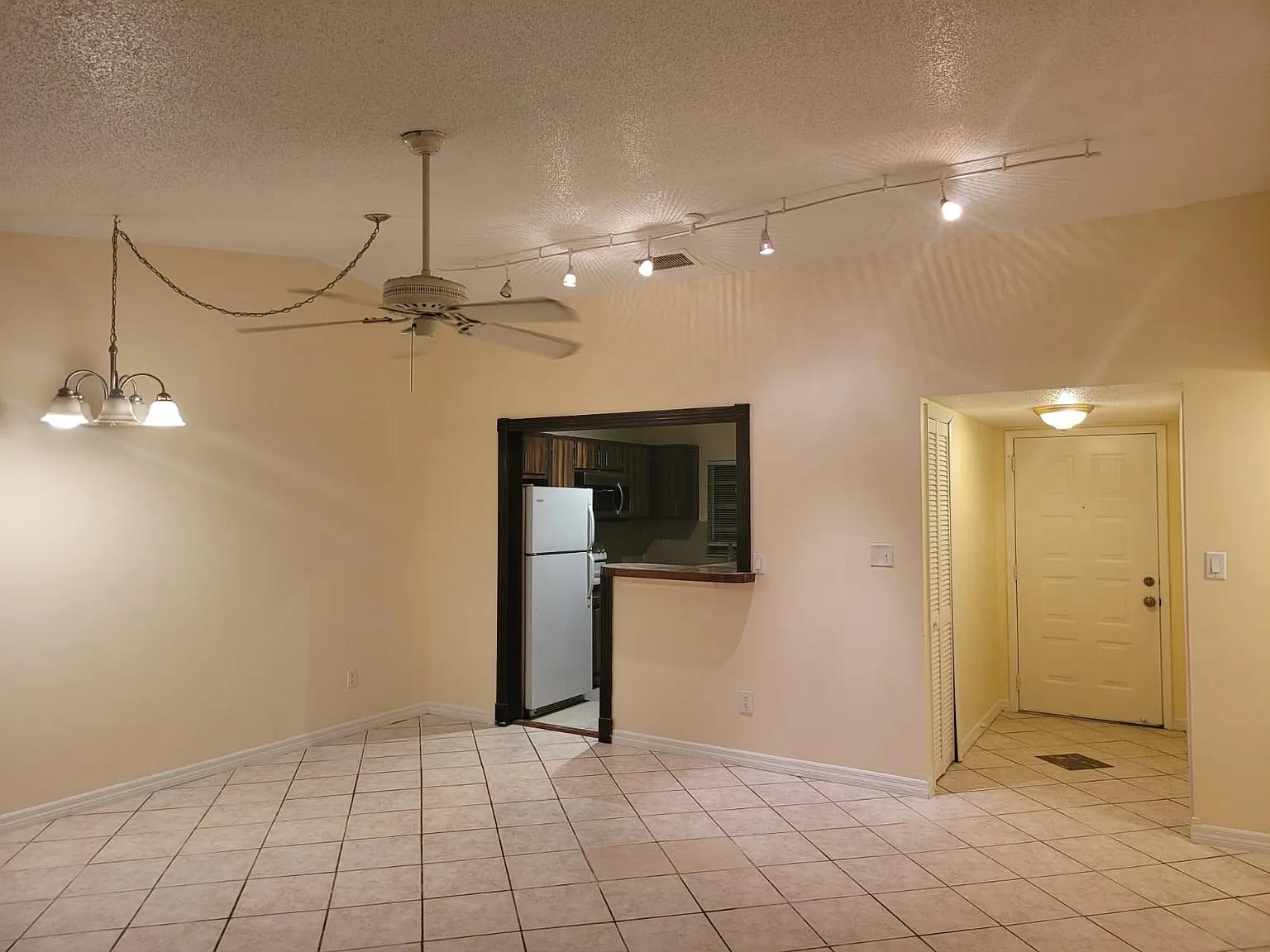 2 bed, 1038 sqft, $2,000 — Photo 4