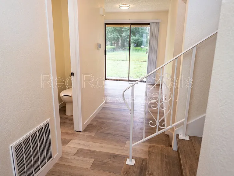 1418 Tule Lake Dr S — Photo 19