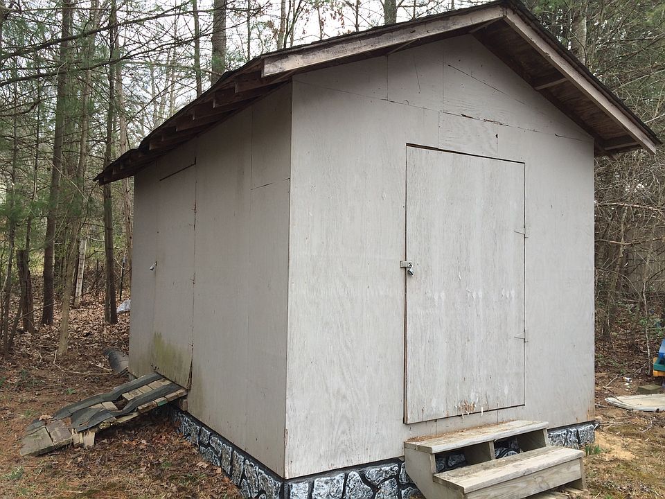 2nd image of 9 Concord Knoll Ln