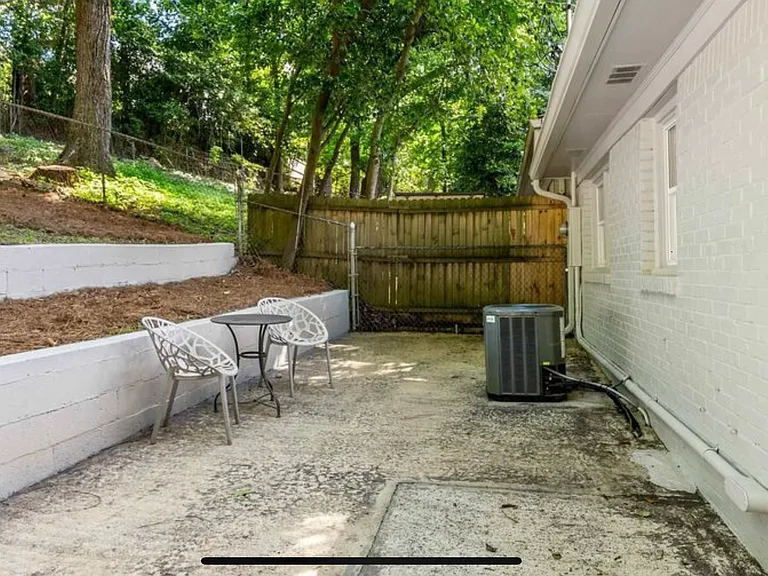 4039 Montclair Rd — Photo 12