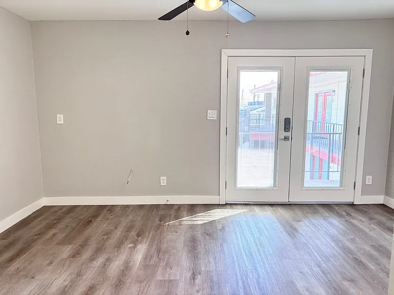 402 N 10th St #13 — Photo 17