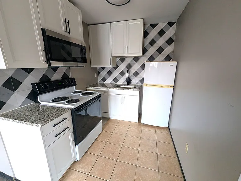 3100 Girard Ave S — Photo 29