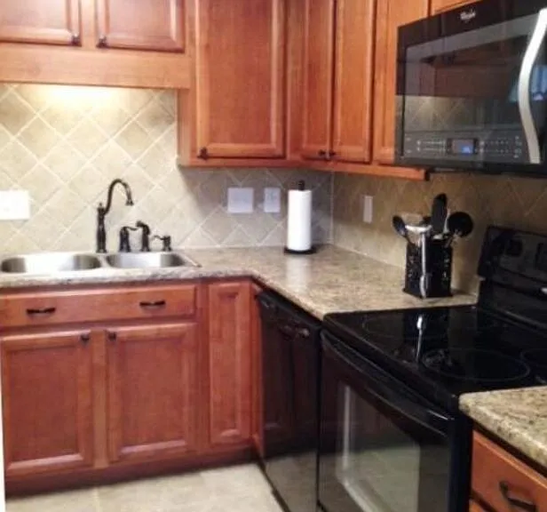280 Anderson Dr — Photo 5