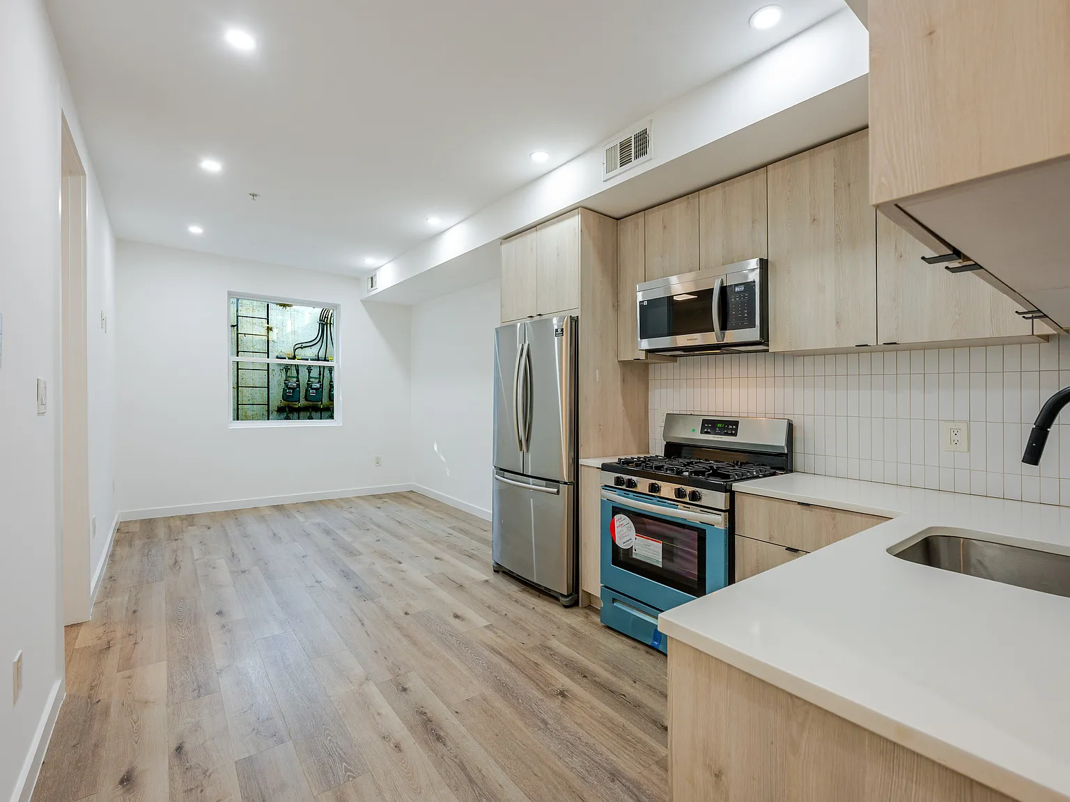 2 bed, $2,100 — Photo 2