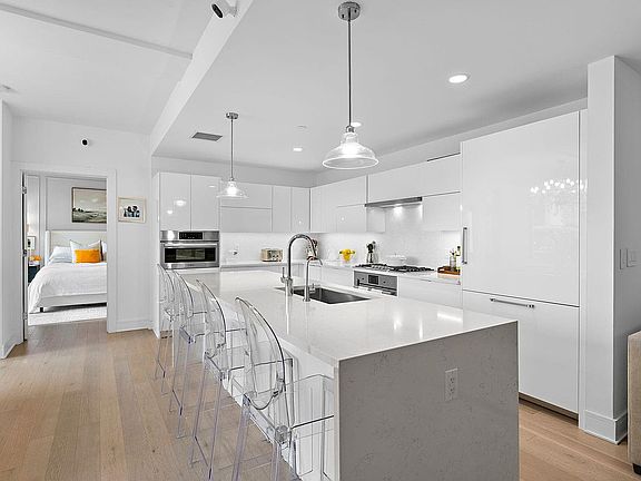 3rd image of 9 Avenue At Cmn #311