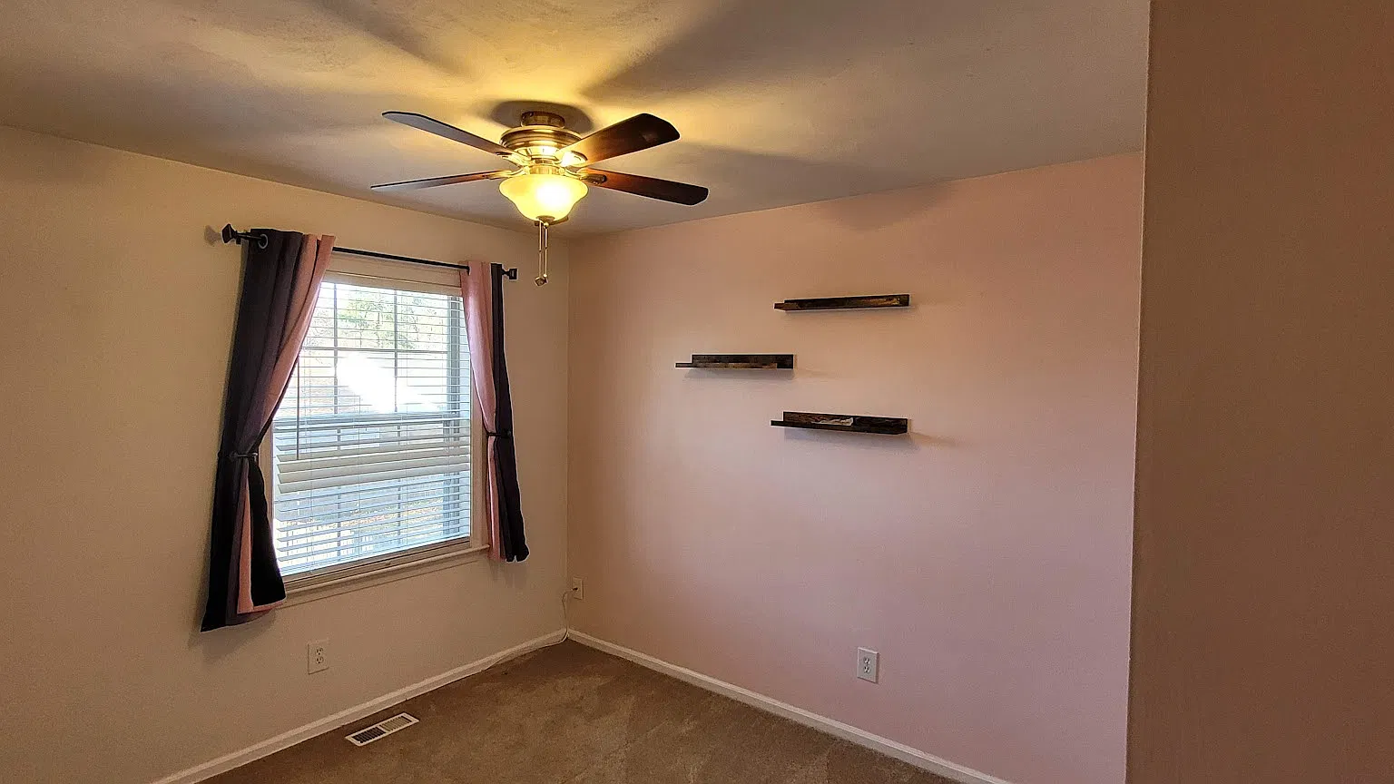 5 bed, 2.5 bath, 1476 sqft, $800 — Photo 3