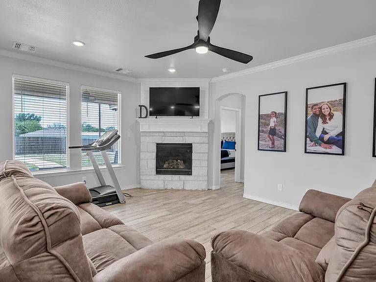 2726 Shirley Dr — Photo 5