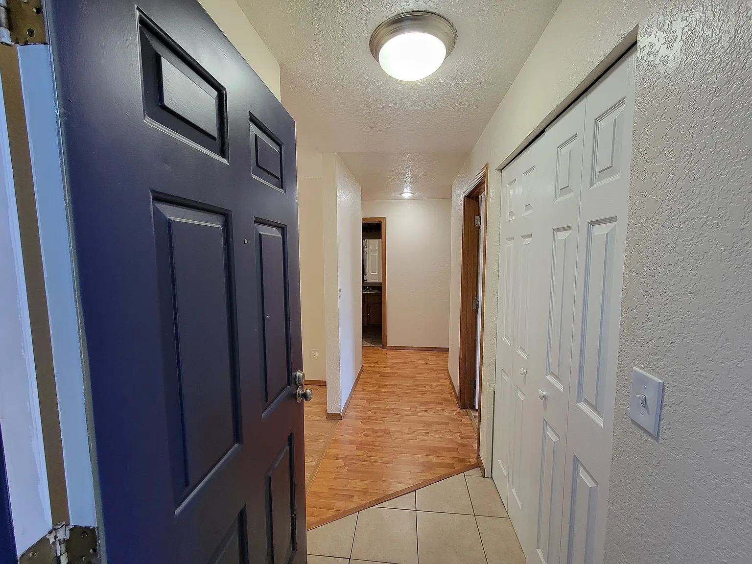2 bed, 1041 sqft, $2,100 — Photo 4