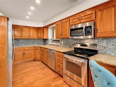 12031 Hemlock St, Overland Park, KS, 66213