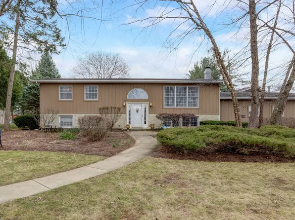 7N151 Longridge Rd, St Charles, IL 60175