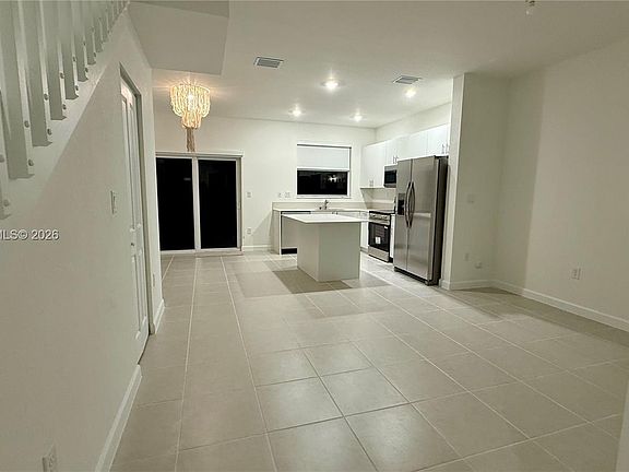 5th image of 2617 SE 27th Dr #2617