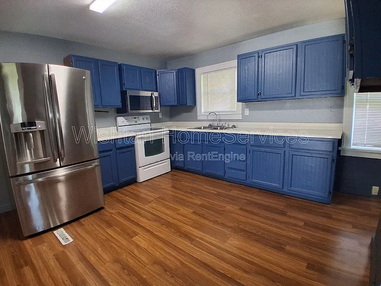 701 N E St — Photo 15