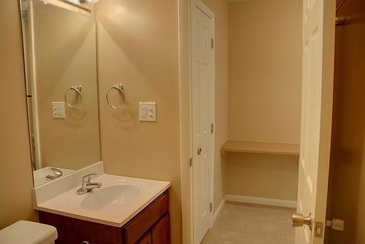 4th image of 1013 Maplehurst Ct APT 8