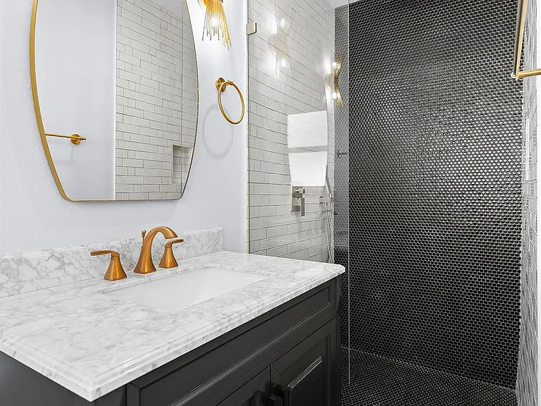 1307 Yorkshire Dr — Photo 34