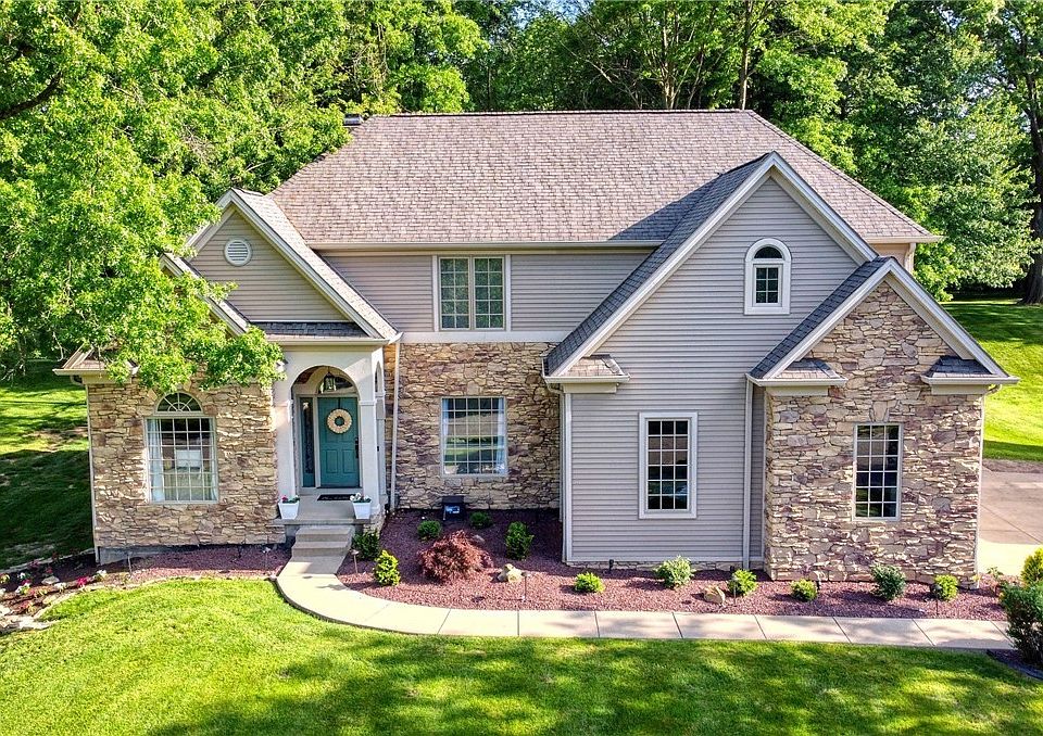 1st image of 225 Colonial Dr