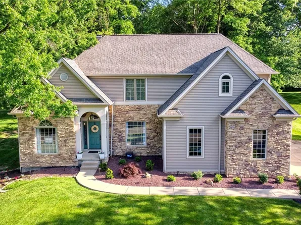 225 Colonial Dr, Canfield, OH 44406