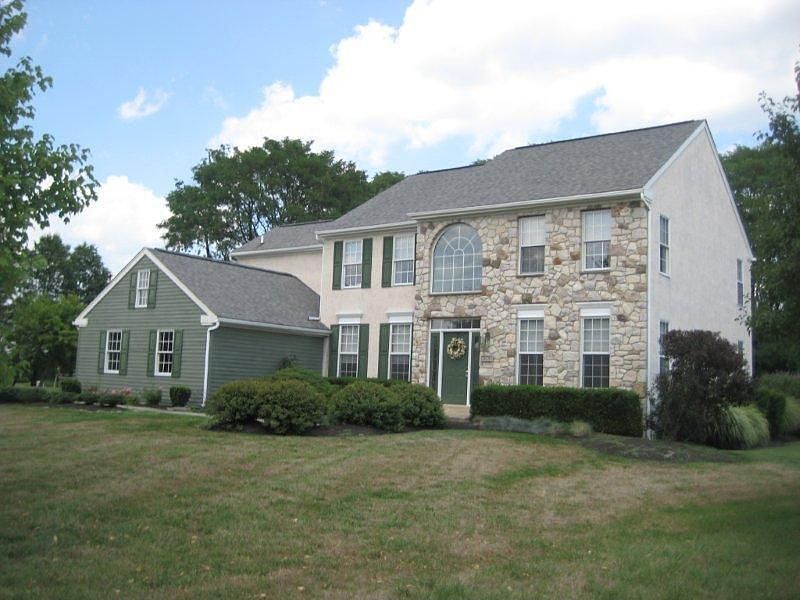 Fantastic 3/4 Acre Cul-de-Sac Location!