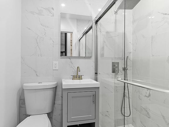 4th image of 221 W 21st St APT 2C