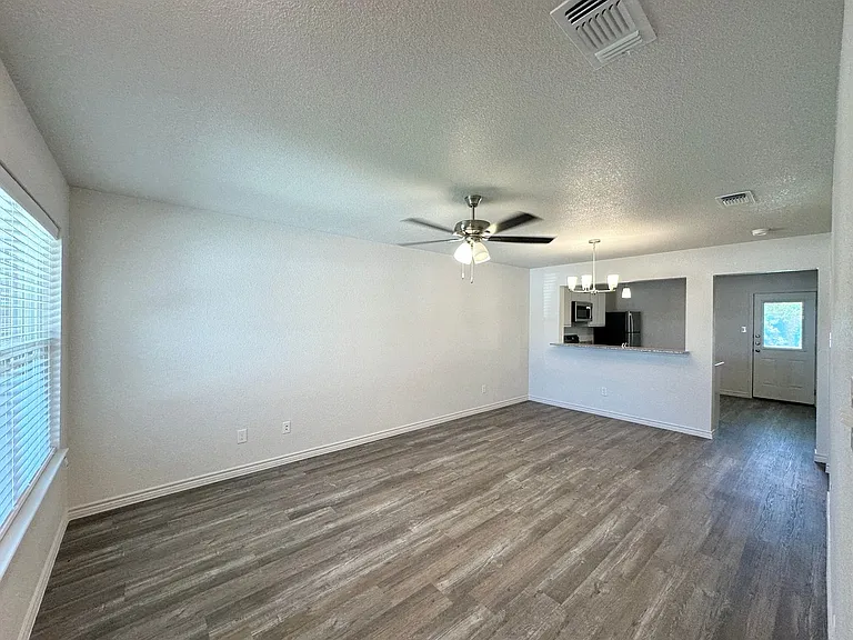 226B Dolphin Dr — Photo 3