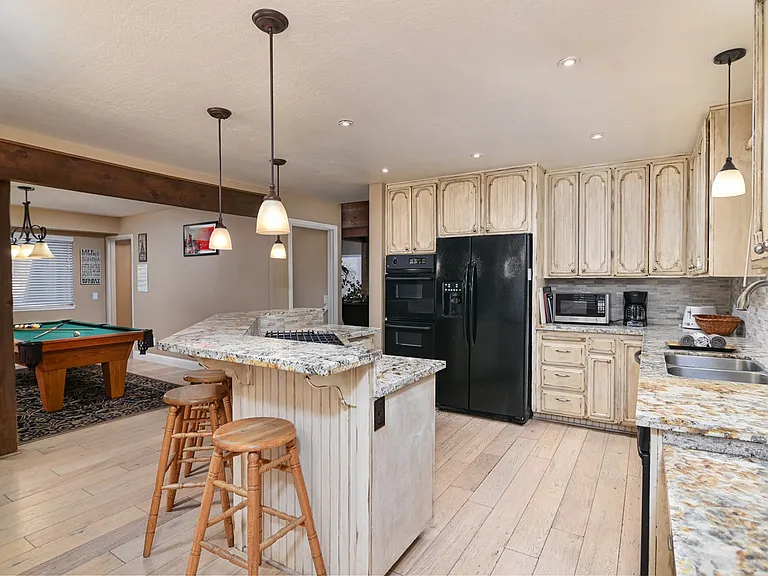 465 Kent Way — Photo 9