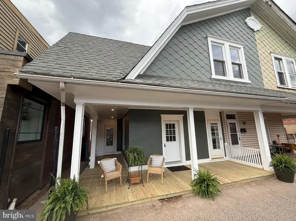 9 W Chestnut St, Souderton, PA 18964
