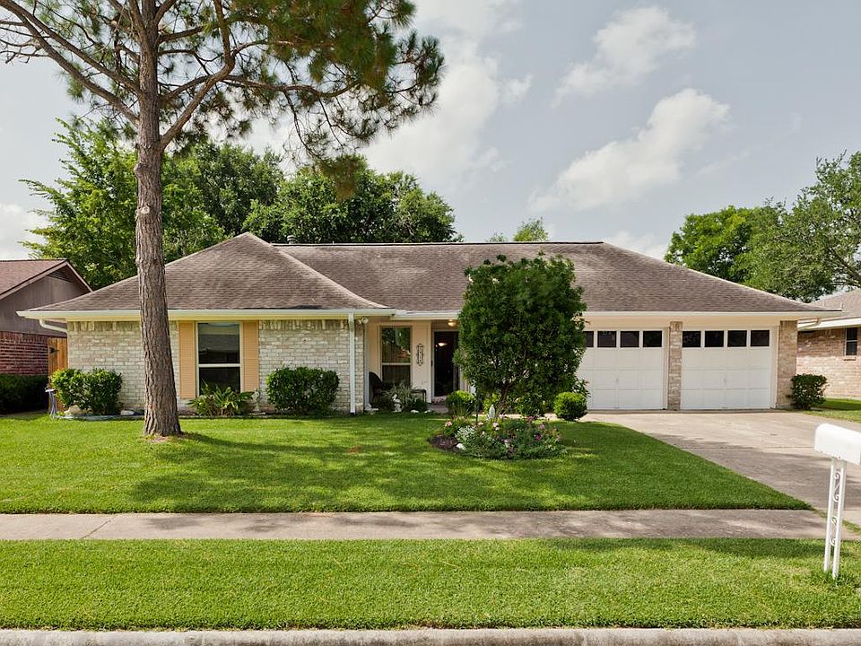 Quaint well cared for home with great yard and low tax rate!