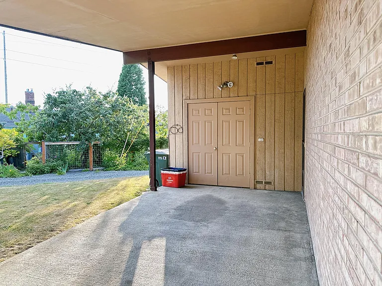2215 Broadway St — Photo 25