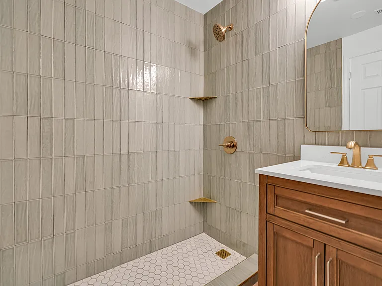 809 Owen Ave — Photo 3