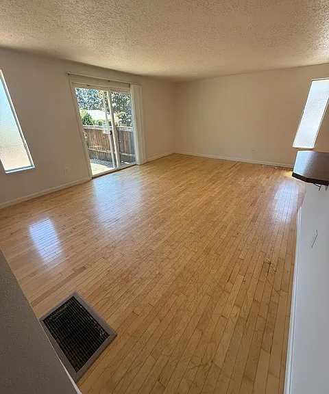 6115 S Kelly Ave — Photo 9