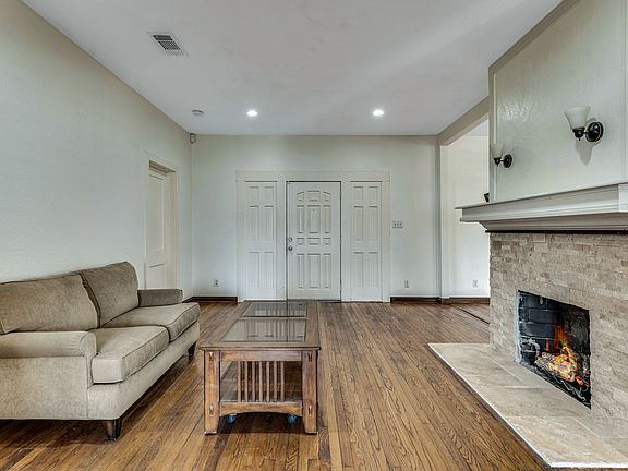 4th image of 816 Ogden St