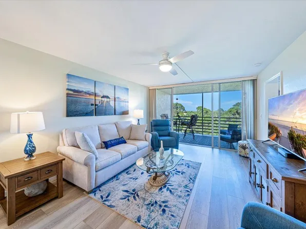 15161 Cedarwood Ln, Naples, FL