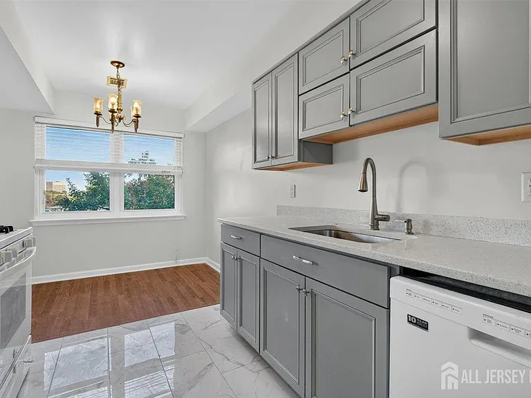 94 Beverly Hill Ter #F — Photo 10
