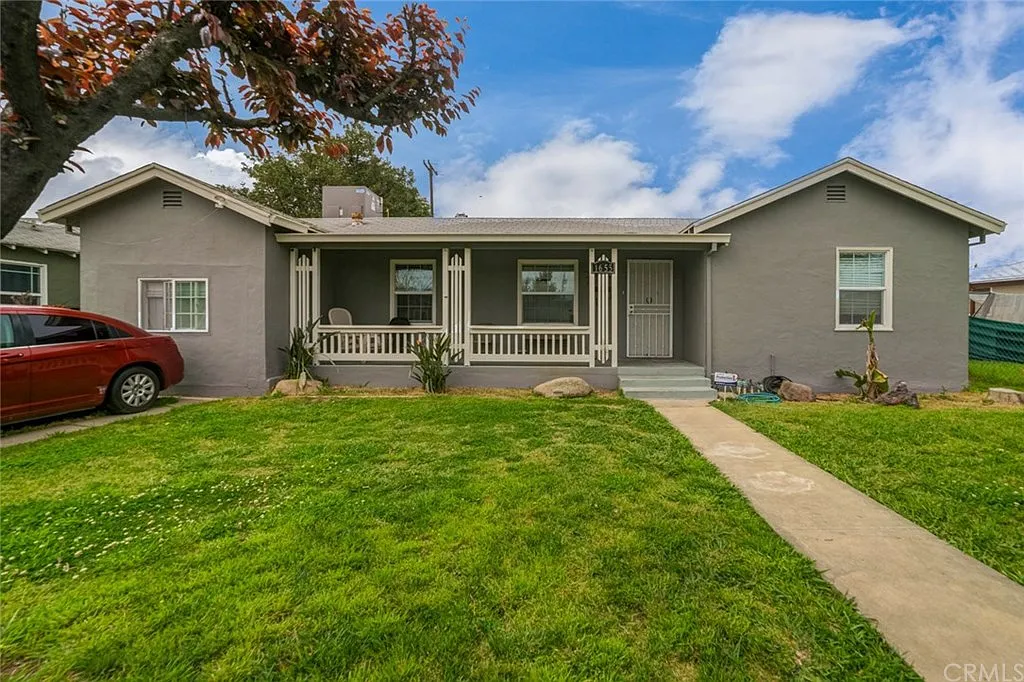 1655 Laurel Ave photo 1
